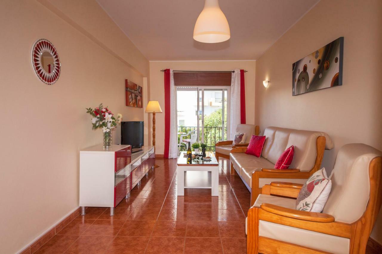 B45 - Main Avenue 2 Bed Apartment *